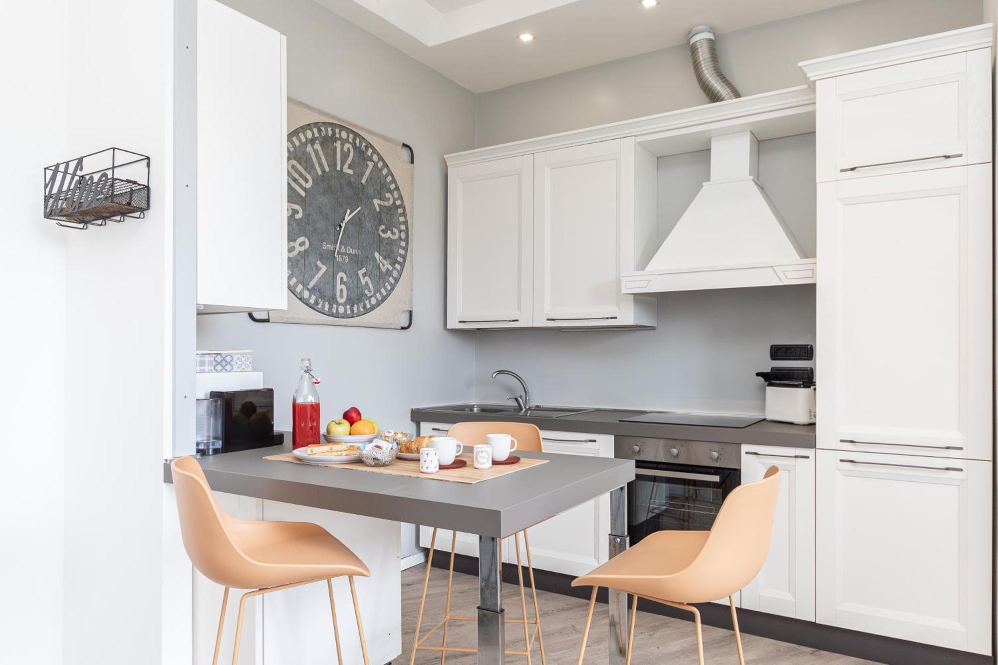Spacious 3-Bedroom Apartment - 10 Min To City Center & 5 Min To Gaslini Hospital Генуя Экстерьер фото