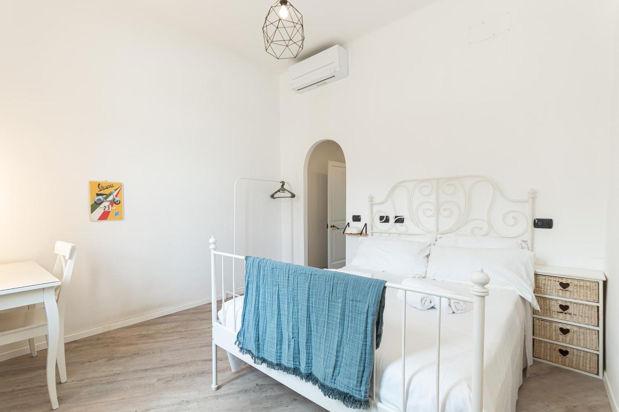 Spacious 3-Bedroom Apartment - 10 Min To City Center & 5 Min To Gaslini Hospital Генуя Экстерьер фото