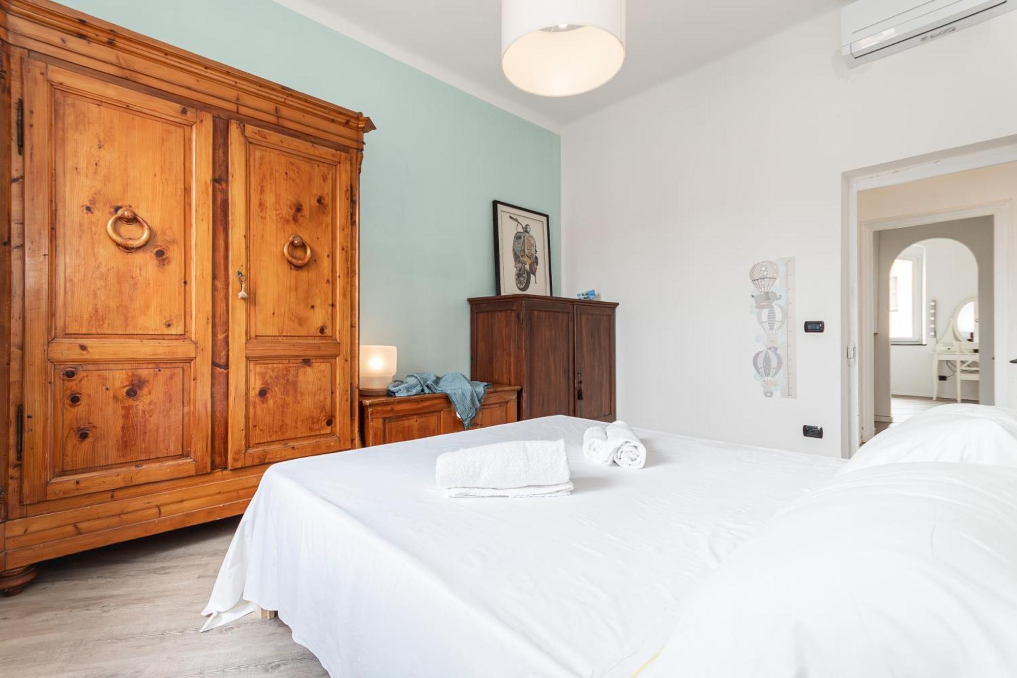 Spacious 3-Bedroom Apartment - 10 Min To City Center & 5 Min To Gaslini Hospital Генуя Экстерьер фото