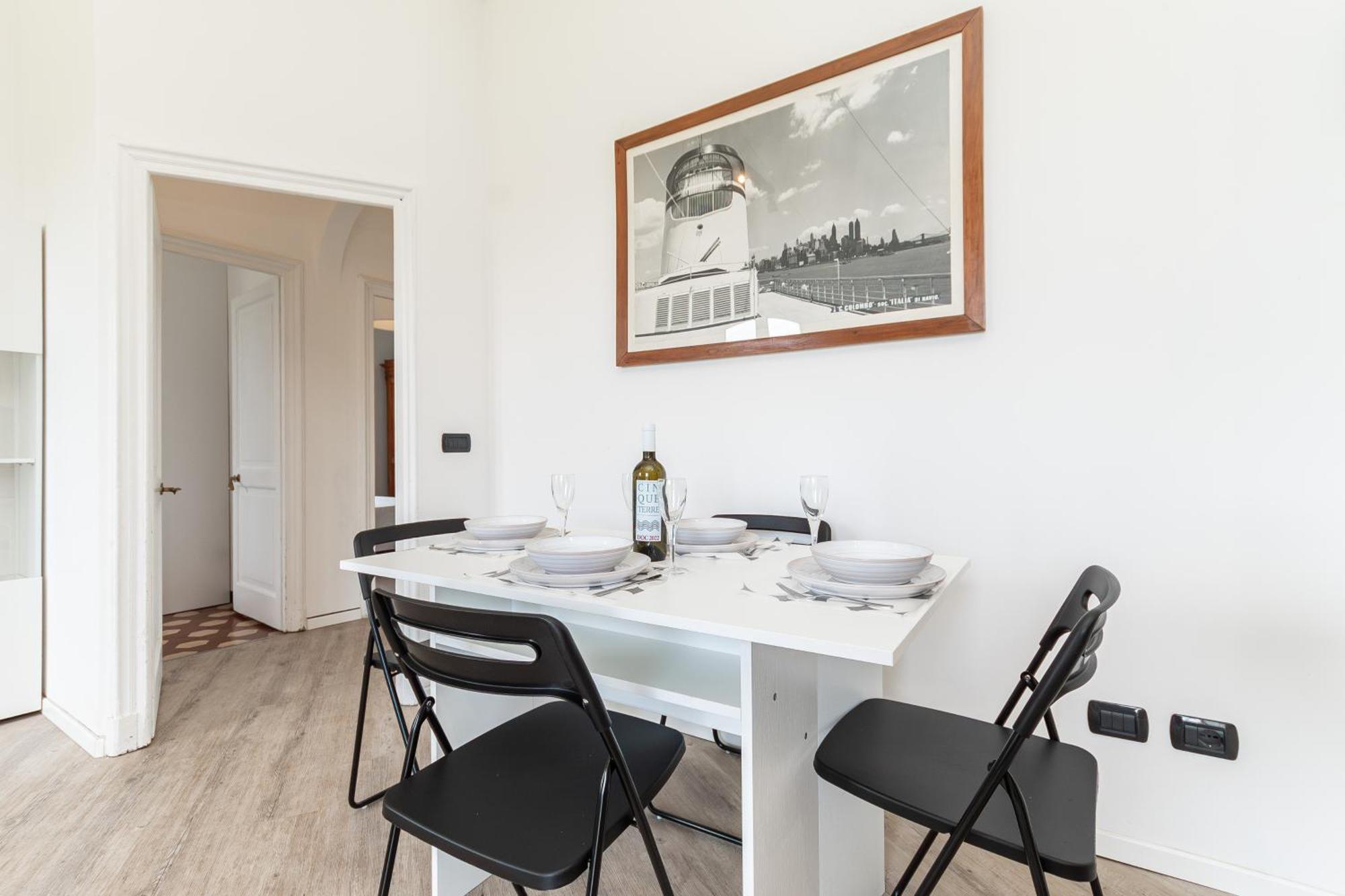 Spacious 3-Bedroom Apartment - 10 Min To City Center & 5 Min To Gaslini Hospital Генуя Экстерьер фото